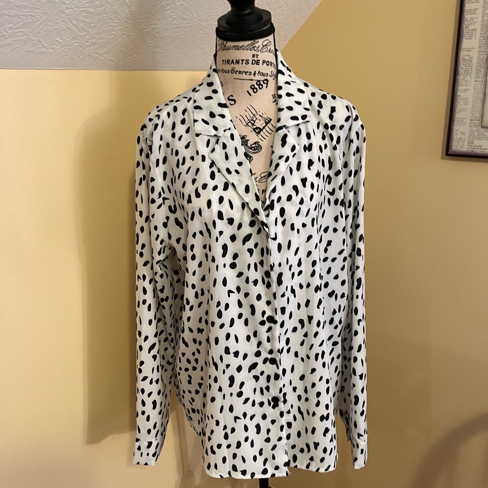 LADIES V-NECK LEOPARD PRINT  BLOUSE SIZE LARGE